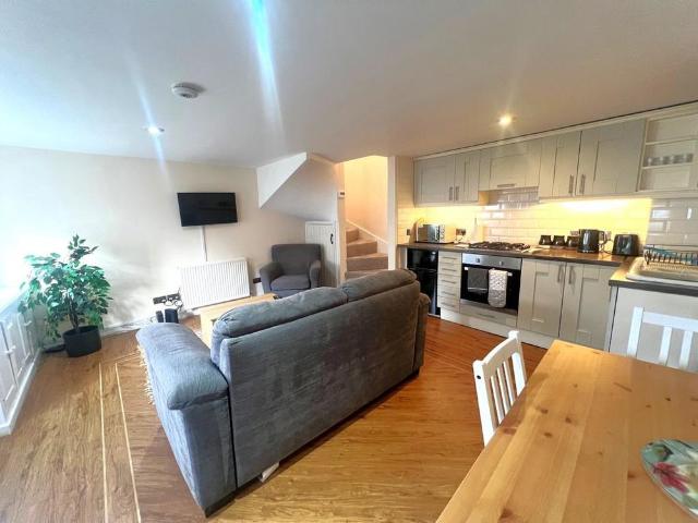 2 bedroom house to rent