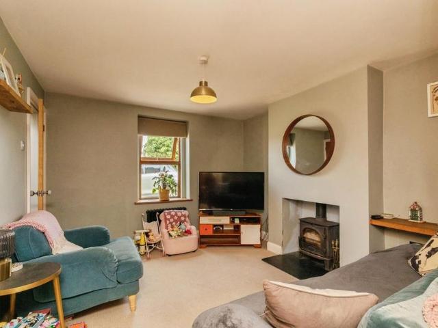 2 bedroom house to rent
