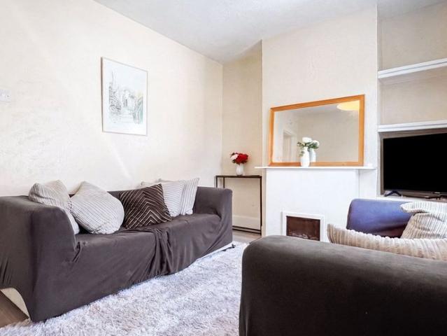 2 bedroom house to rent