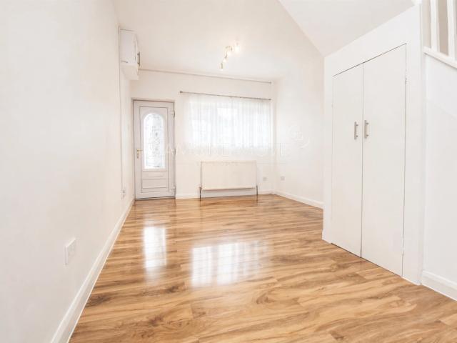2 Bedroom House To Rent £1,750 pcm