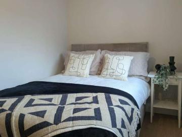 Sydenham Belfast, BT3, Belfast - Equipped kitchen