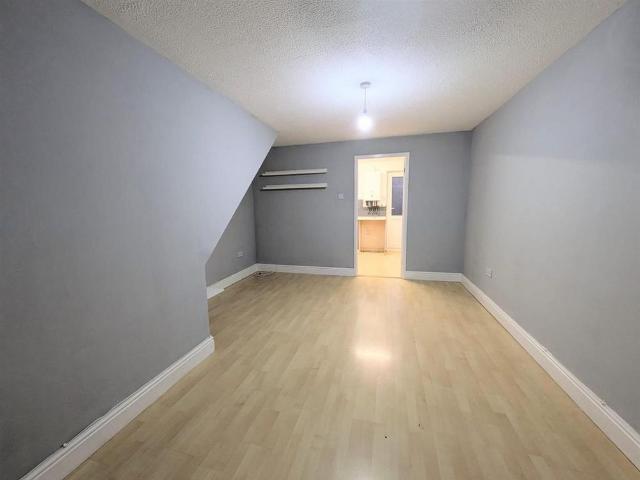 2 bedroom house to rent