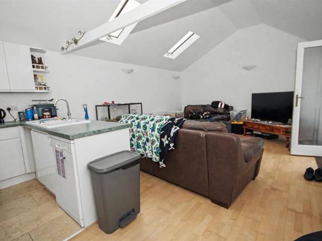 2 bedroom house to rent