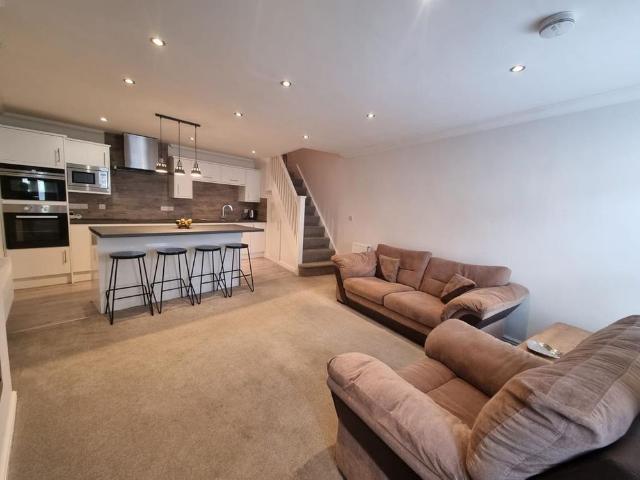 2 bedroom house to rent