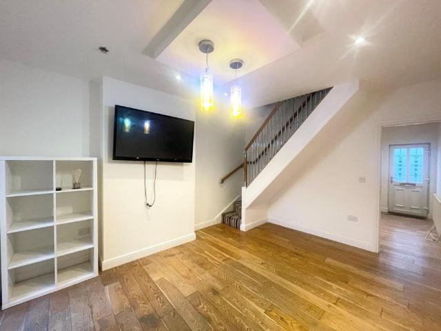 2 bedroom house to rent