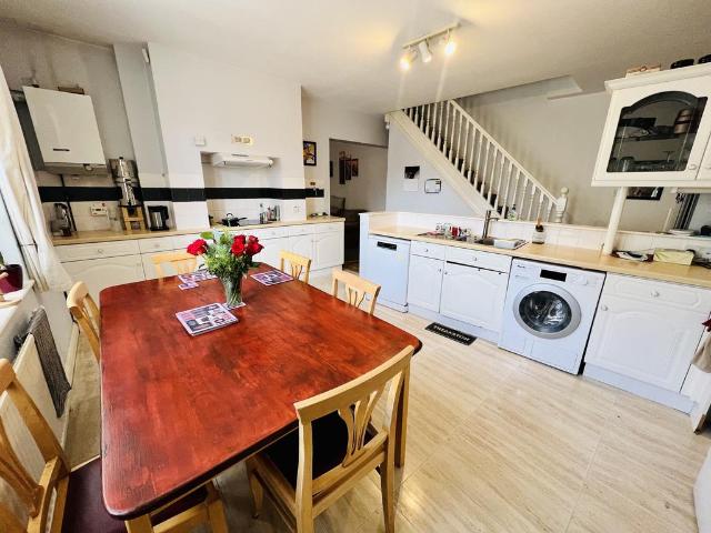 2 bedroom house to rent