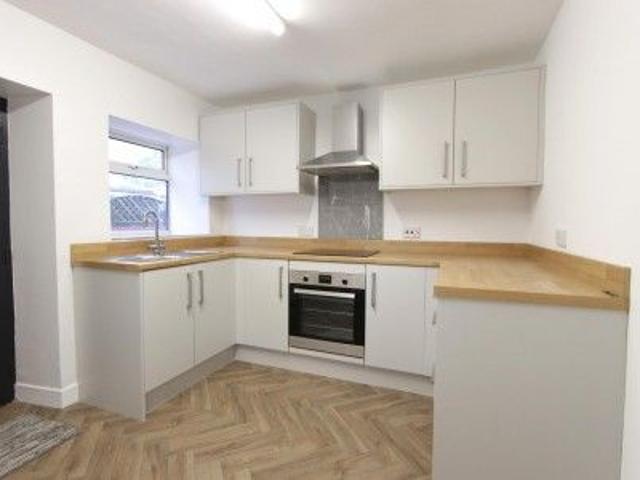 2 bedroom House To Rent Total Size: 549 SQ FT