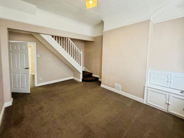 2 bedroom House To Rent Total Size: 765 SQ FT