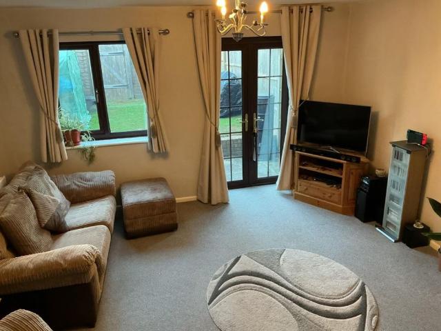2 bedroom House To Rent Total Size: 711 SQ FT