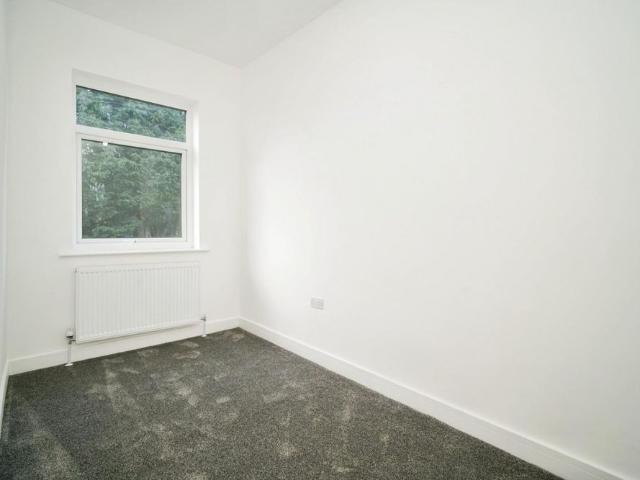 2 bedroom House To Rent Total Size: 948 SQ FT
