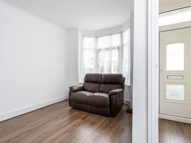 2 bedroom house to rent Ward Road, Southsea, PO4