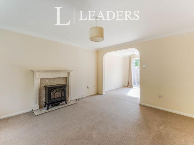 2 bedroom house to rent Avebury Close, Horsham, West Sussex, RH12