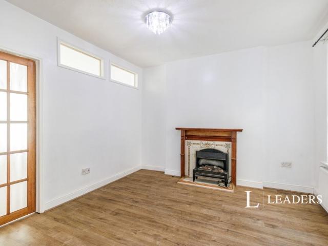 2 bedroom house to rent Carshalton Road, Mitcham, CR4