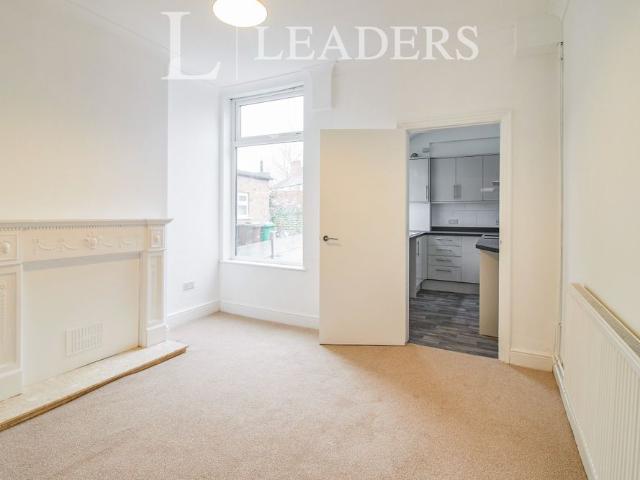 2 bedroom house to rent Cheltenham Street, Nottingham, NG6