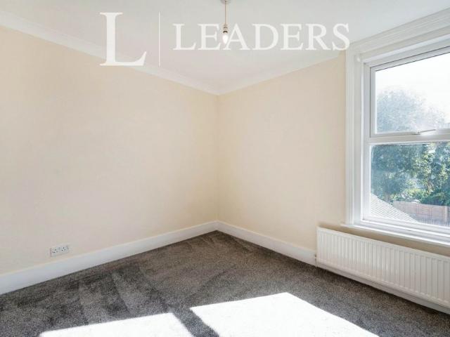 2 bedroom house to rent Highland Street, Southsea, PO4
