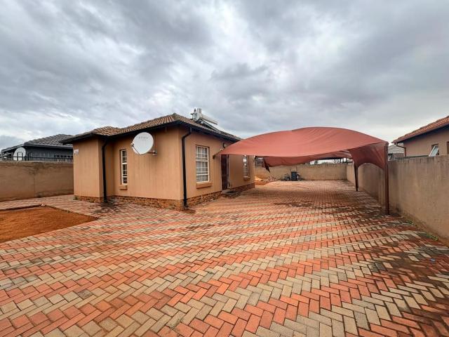 2 Bedroom house to rent in The Orchards, Akasia