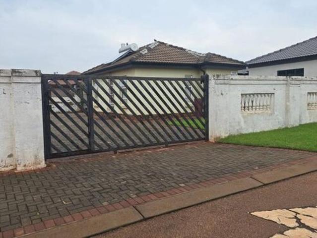2 Bedroom house to rent in The Orchards, Akasia
