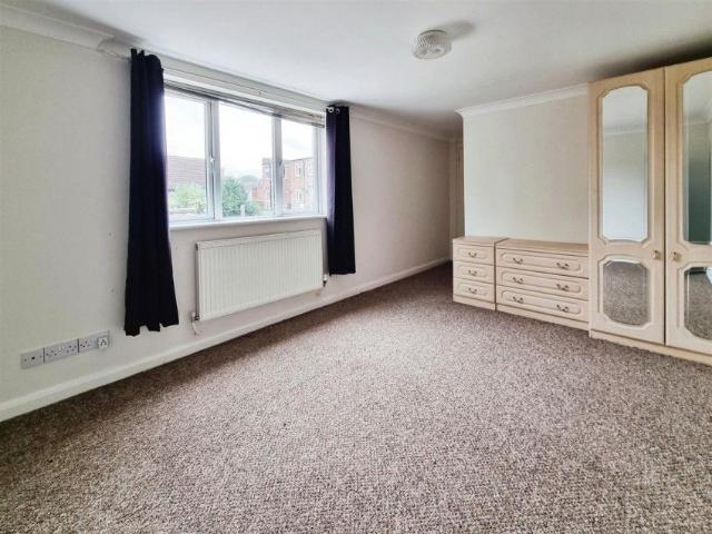 2 Bedroom House to Rent in The Mews House, High Street, Rushden, Northants, NN10