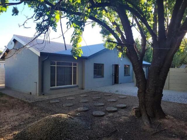 2 Bedroom House to Rent in Universitas