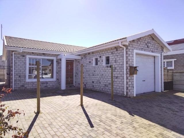 2 Bedroom House To Rent in Velddrif