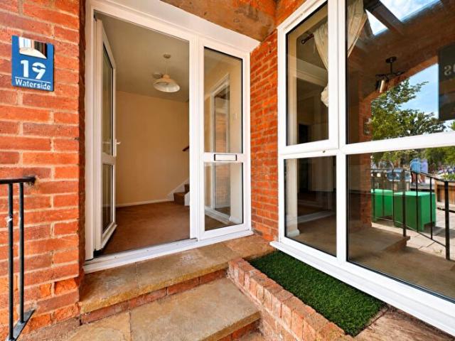 2 Bedroom House To Rent In Waterside, Stratford Upon Avon, CV37