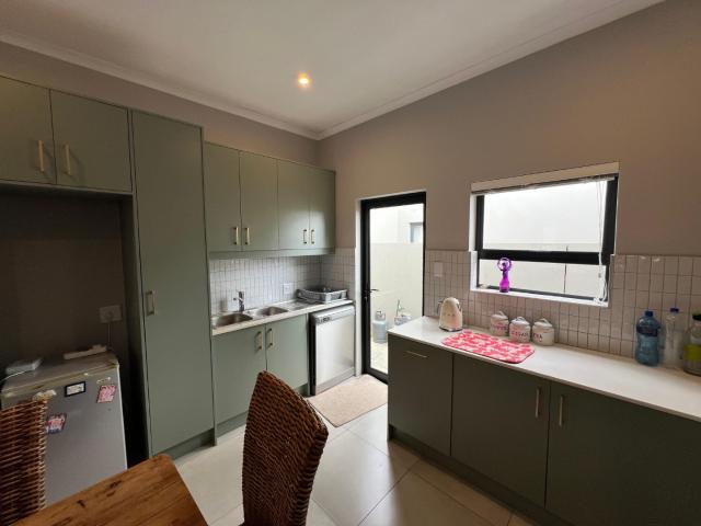 2 Bedroom House To Rent in Aan de Wijnlanden