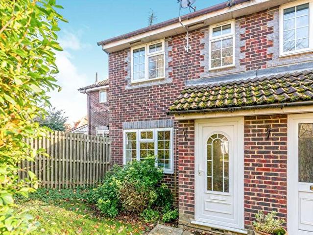 2 Bedroom House To Rent In Akister Close, Buckingham, Buckinghamshire, MK18