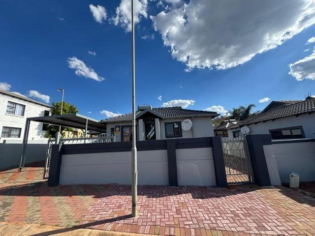 2 Bedroom house to rent in Amandasig, Akasia