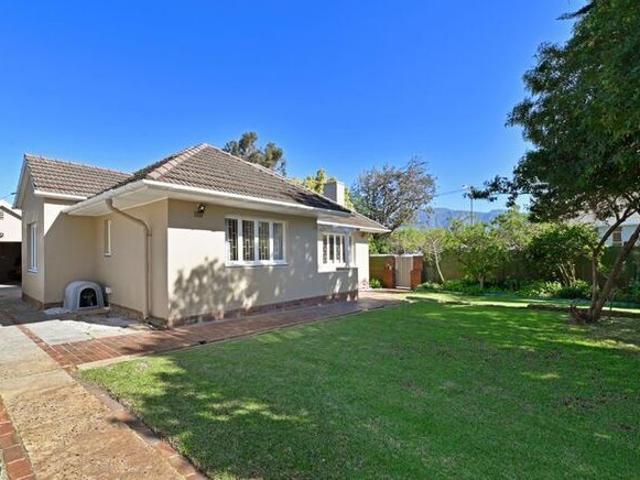 2 Bedroom house to rent in Bergvliet, Cape Town