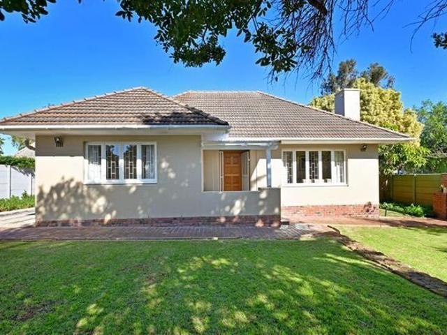 2 Bedroom house to rent in Bergvliet, Cape Town