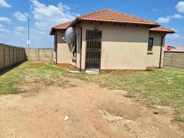 2 Bedroom House to Rent in Blue Hills Ah