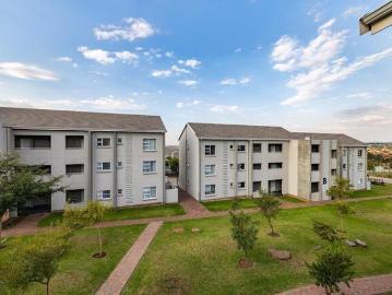 2 Bedroom House to Rent in Blue Hills Ah