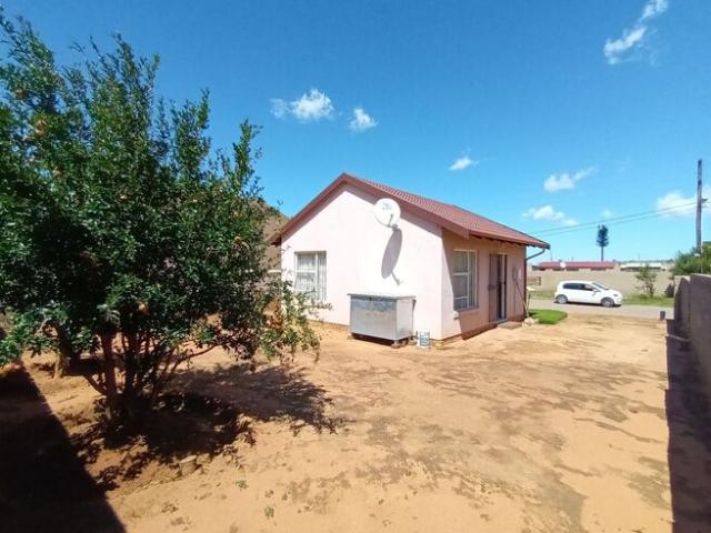 2 Bedroom House To Rent in Bram Fischerville