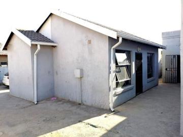 2 Bedroom House to Rent in Bram Fischerville