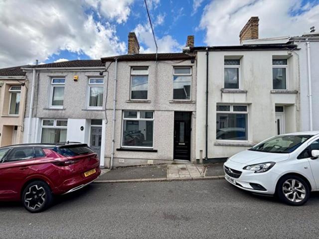 2 Bedroom House To Rent In Brynglas Street, Pen Y Darren, CF47