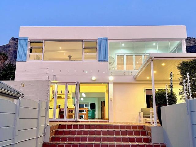 2 Bedroom house to rent in Camps Bay, Cape Town