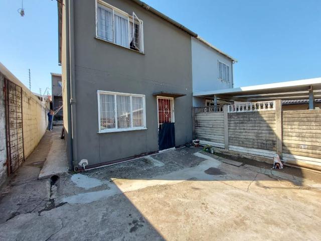2 Bedroom house to rent in Caneside, Phoenix