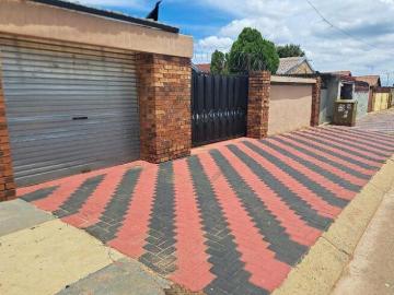 2 Bedroom House to Rent in Chiawelo