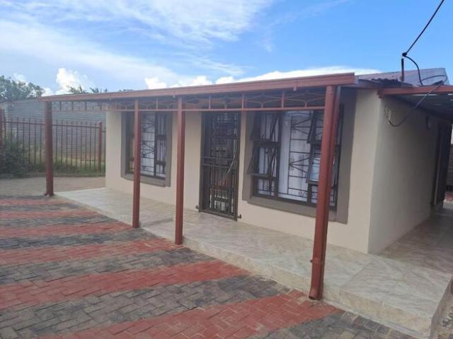 2 Bedroom House to Rent in Chris Hani