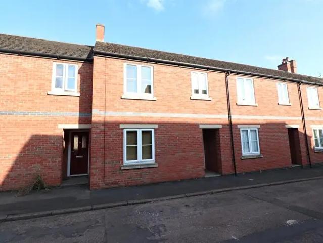 2 Bedroom House To Rent In Commercial Street, Higham Ferrers, NN10