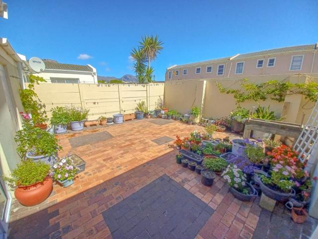 2 Bedroom House To Rent in Costa Da Gama