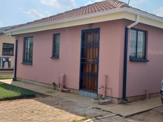 2 Bedroom House to Rent in Crystal Park