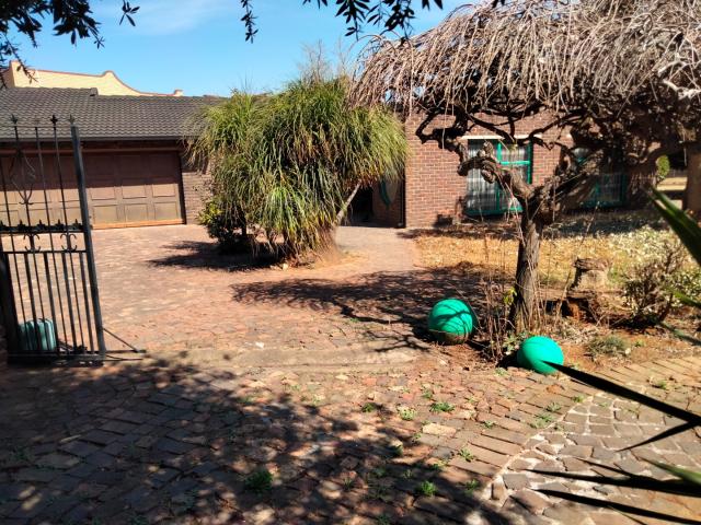 2 Bedroom House To Rent in Dalpark
