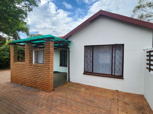 2 Bedroom House To Rent in Doornpoort AH