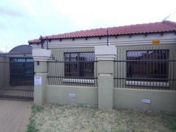 2 Bedroom House to Rent in Dobsonville