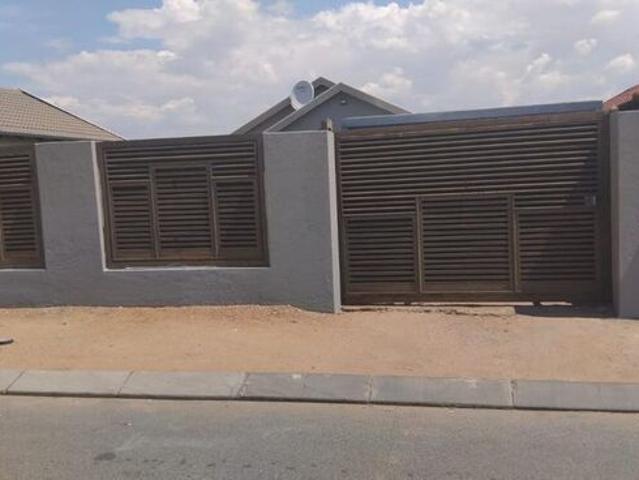 2 Bedroom house to rent in Fleurhof, Roodepoort