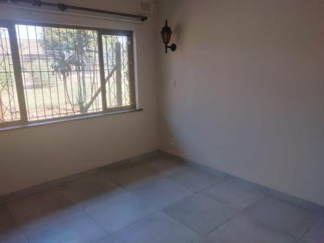 2 Bedroom House To Rent in Hillcrest Central