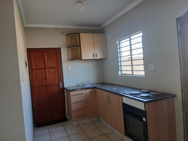 2 Bedroom House To Rent in Hlalamnandi