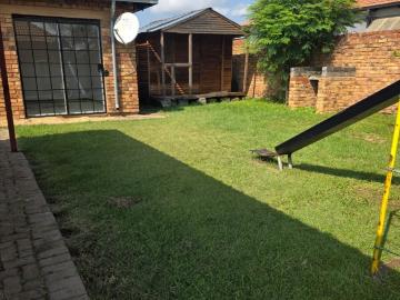2 Bedroom House To Rent in Karenpark
