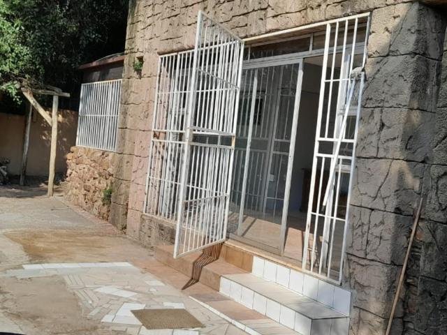 2 Bedroom House to Rent in Kensington